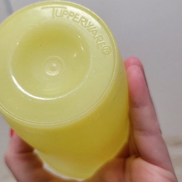 Vintage TUPPERWARE Quick Shake Container #844-9, Lid 564-37 Yellow - Picture 7 of 7